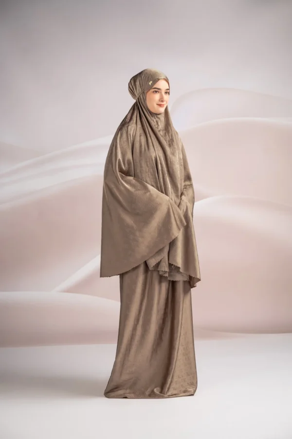 LUSTRE PRAYER SET HAZELNUT