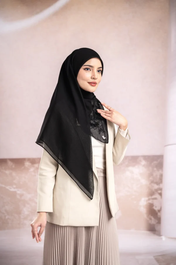 TIAMA SCARF BLACK - Gambar 5