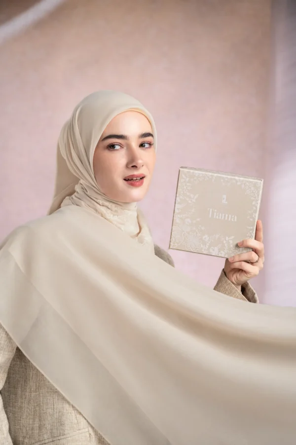 TIAMA SCARF PEARL - Gambar 3
