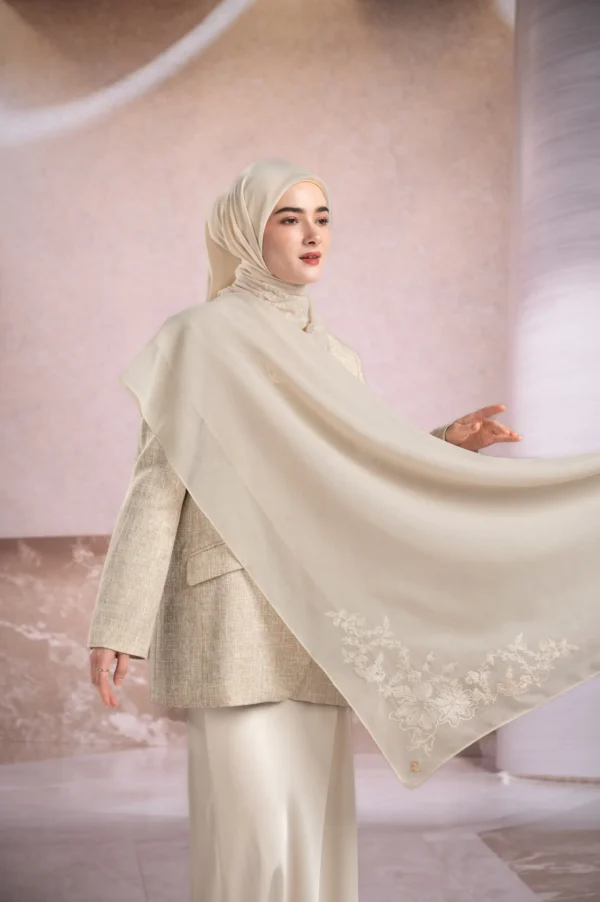 TIAMA SCARF PEARL - Gambar 2