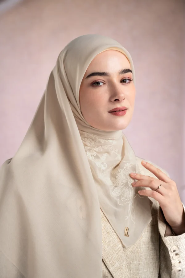 TIAMA SCARF PEARL - Gambar 6