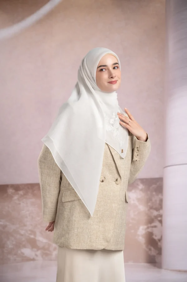 TIAMA SCARF IVORY - Gambar 2