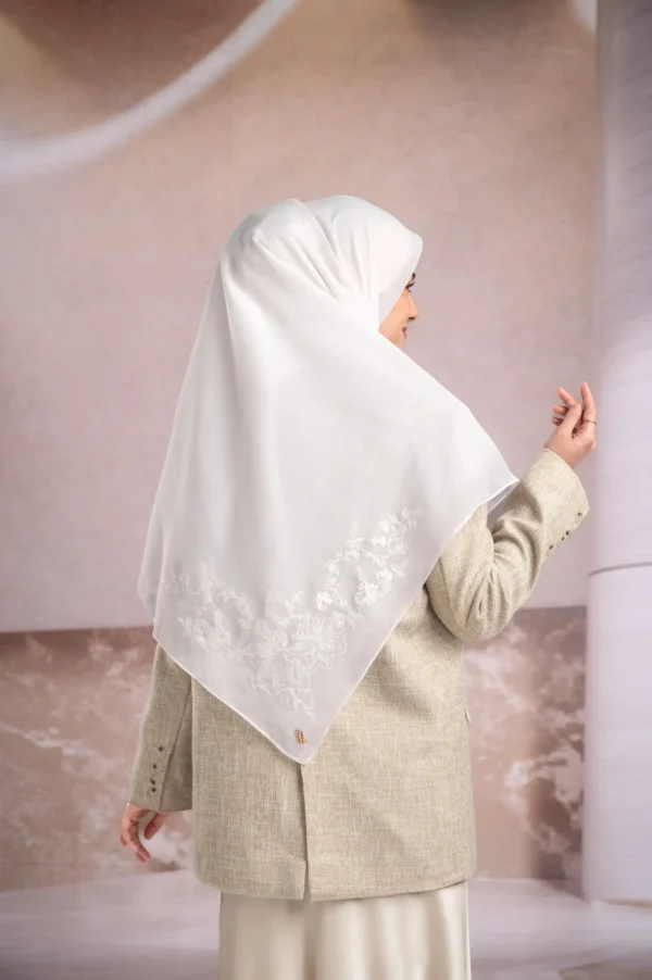 TIAMA SCARF IVORY - Gambar 3